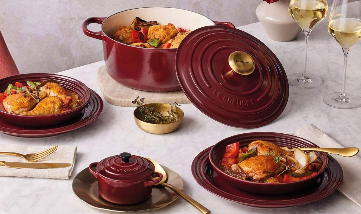 Le Creuset Signature 26cm Cast Iron Round Casserole - Garnet | 21177269494441
