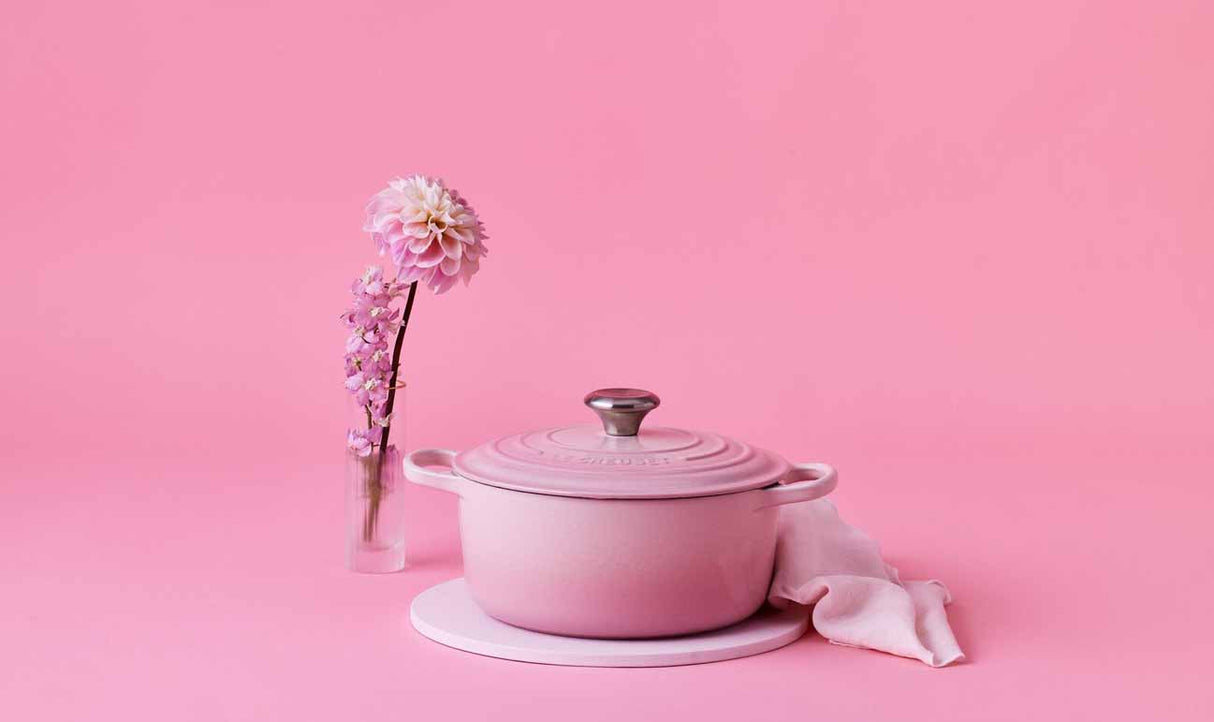 Le Creuset Signature 24cm Cast Iron Round Casserole - Shell Pink | 21177247774430